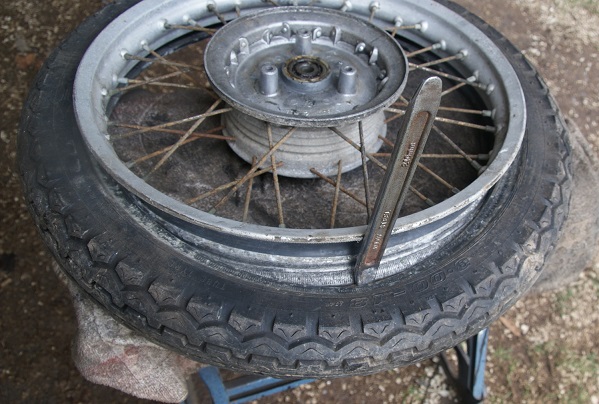 pneu - Changer un pneu K82_811
