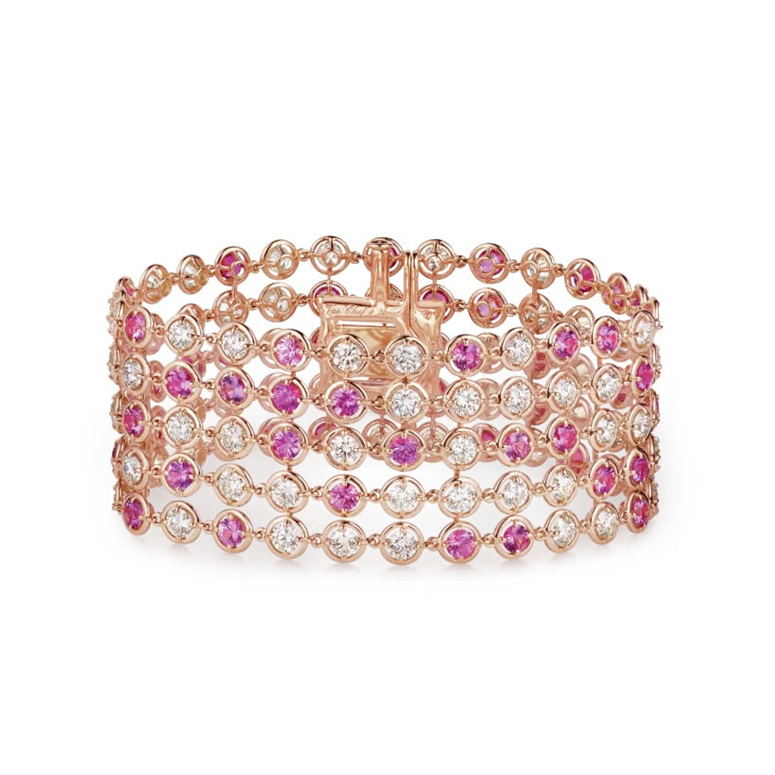 Bracelets larges en or rose pavés de diamants. Des designs accrocheurs 2024 1----153