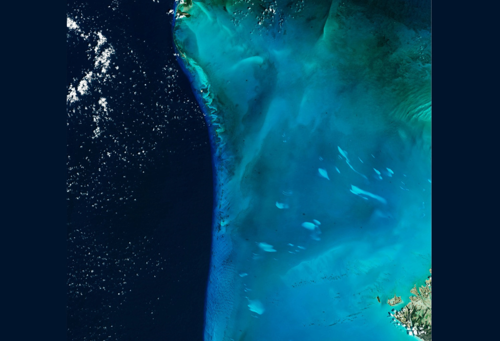 De Mystérieux Nuages Blancs Continuent D'apparaître Près Des Bahamas 1-266