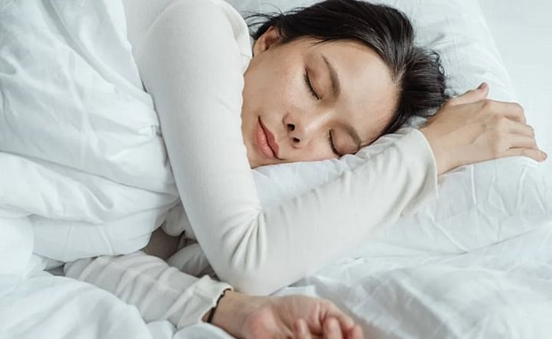 النساء أكثر عرضة لمشكلات النوم من الرجال.. لماذا؟ 1-604