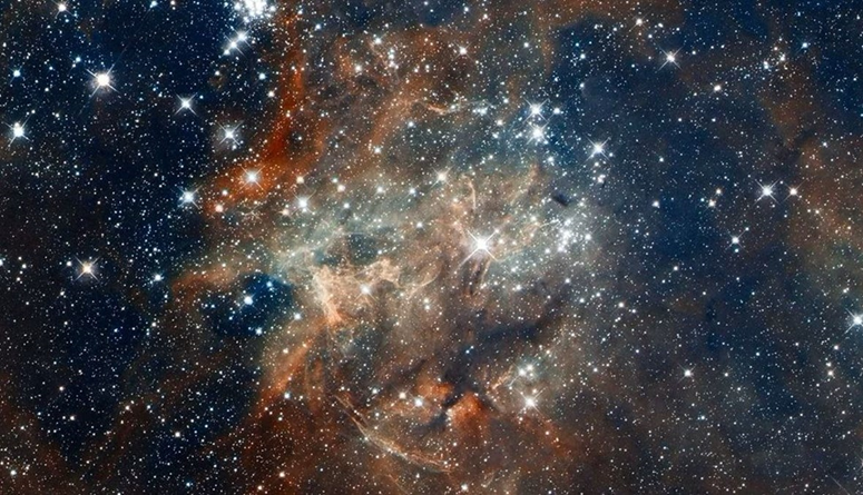 Pour son premier anniversaire... le télescope James Webb se rapproche des étoiles et capture une image étonnante 1-672