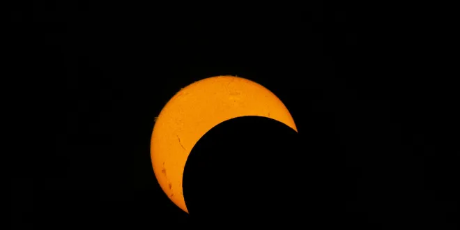 Elle va disparaître pendant des heures... La première #éclipse_solaire de 2022 visitera la Terre le 30 avril ! 1165