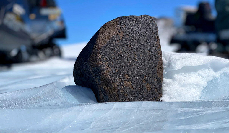 العثور على حجر نيزكي هو الأكبر خلال القرن الأخير في القارة القطبية الجنوبية 1414