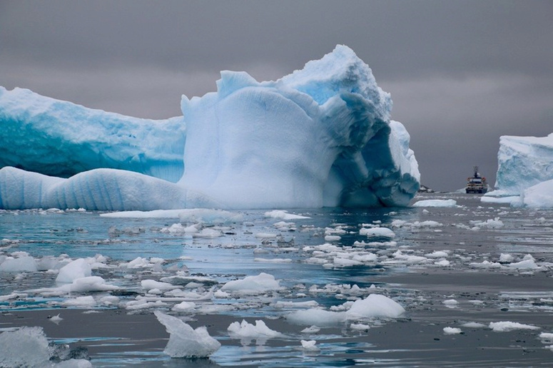 بسبب ارتفاع درجات الحرارة اختفاء بحيرة ضخمة في القارة القطبية 1433