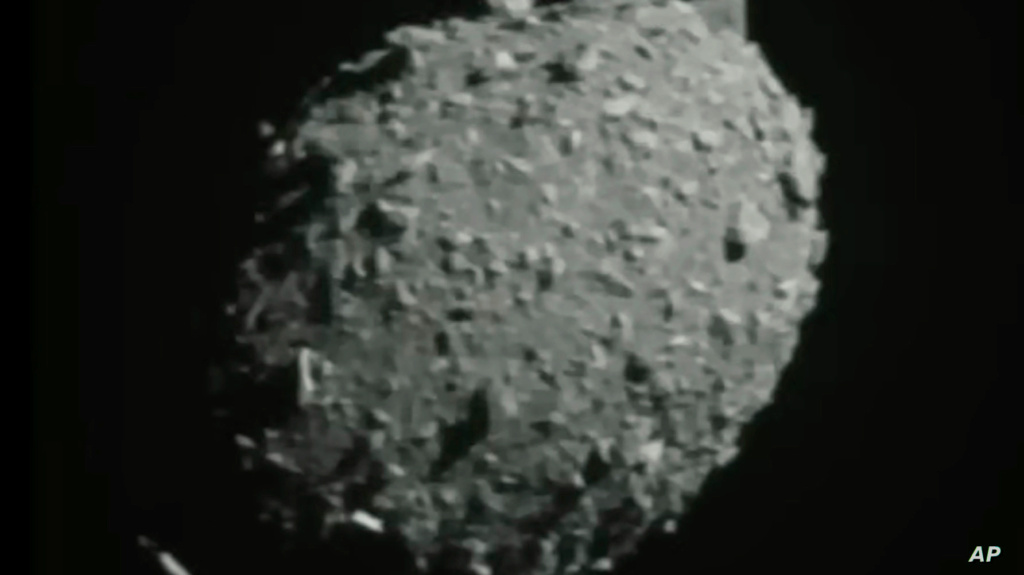 "ناسا" تنحج في تحويل مسار كويكب "ديموروفوس" 1545