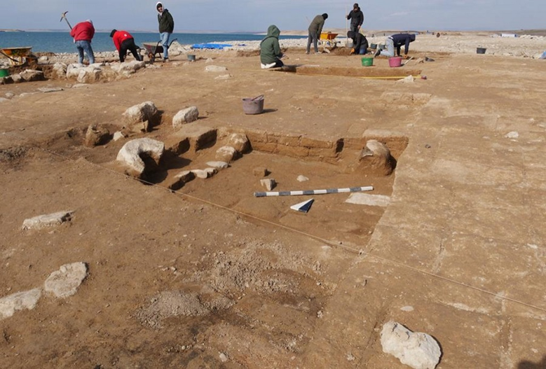 After the Tigris River dried up, an ancient city from the Bronze Age was discovered 2--15