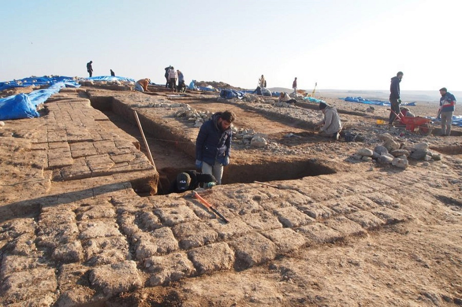 After the Tigris River dried up, an ancient city from the Bronze Age was discovered 2-13