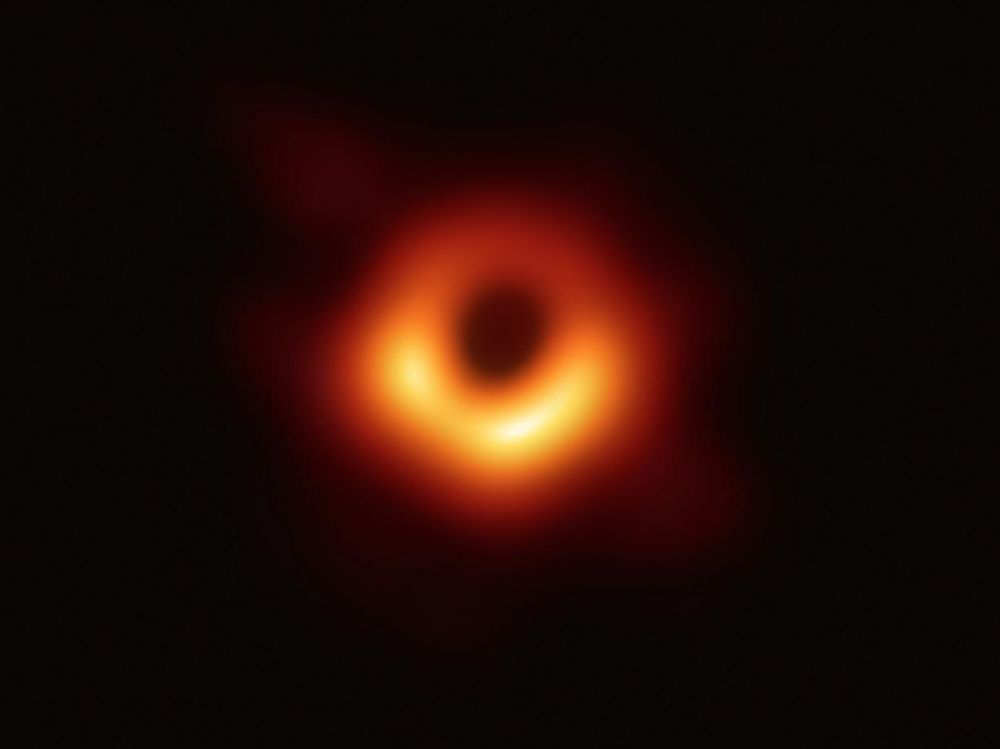 أول صورة حقيقية للثقب الأسود تعيد النظر فى «نسبية أينشتاين» 2100