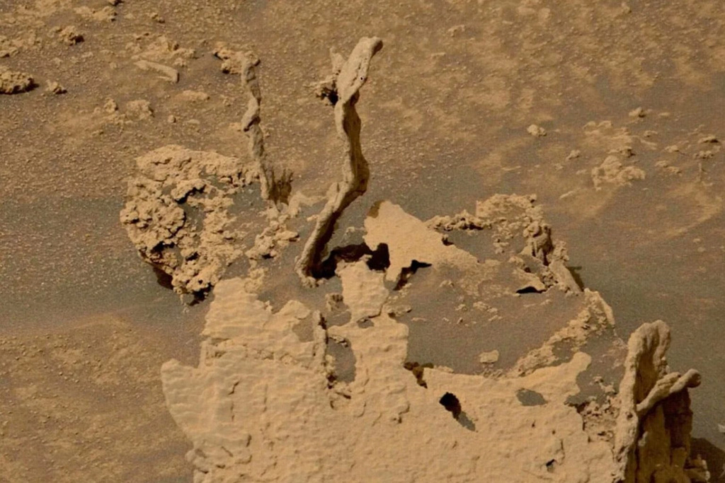 "Ça ressemble à la baguette d'un magicien" Une sonde de la NASA découvre des structures tordues sur Mars 2191