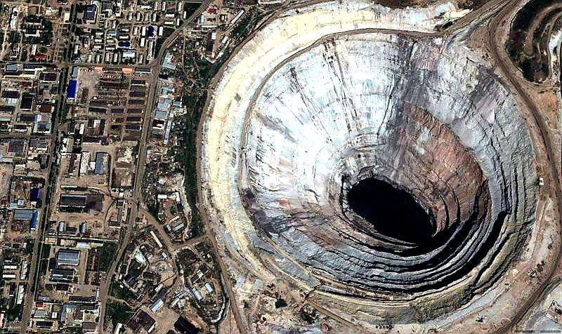 أكبر حفرة صنعها الإنسان علي كوكب الأرض في التاريخ 236