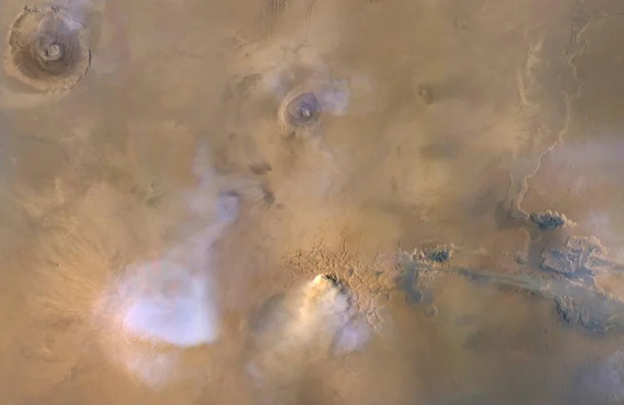 دراسة تكشف سبب العواصف الترابية القاسية على سطح المريخ 665