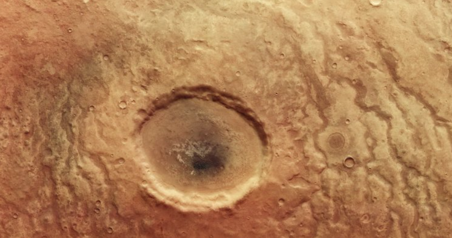 فوهة بركان “تشبه العين” على سطح المريخ.. ما قصتها؟ 756