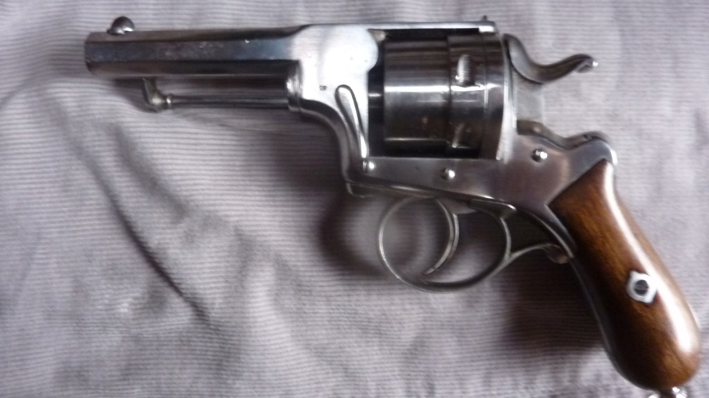 revolver belge calibre 11mm marquages inconnus (pour moi) P1110810