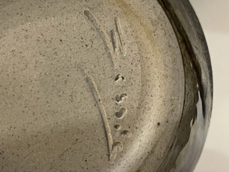 Recherche signature petit vase boule soliflore Img_5510