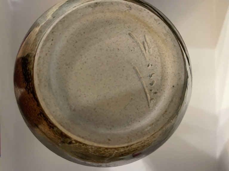 Recherche signature petit vase boule soliflore Img_5512