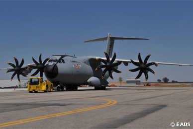 A 400 M - essai moteur sur C130...! Abandon de programme ? A400m210