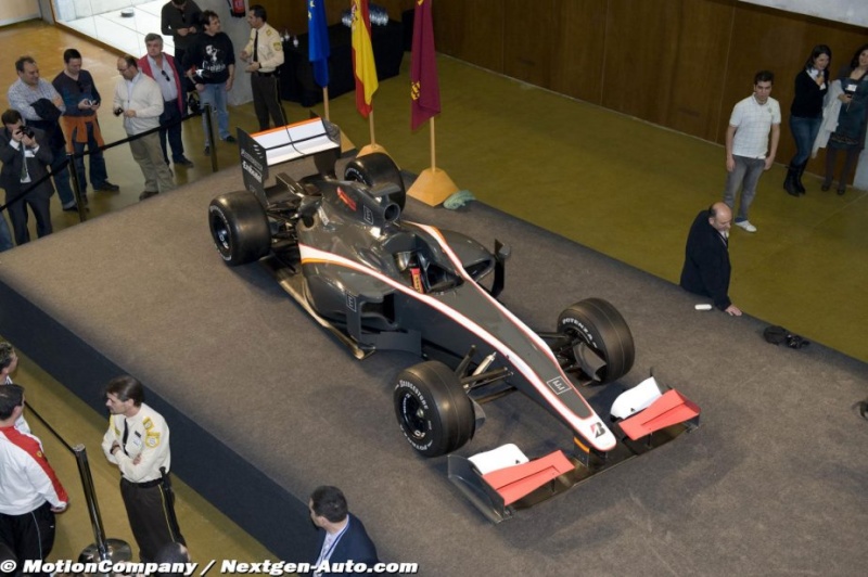 Hispania Racing F1 Team - Page 7 018_me11