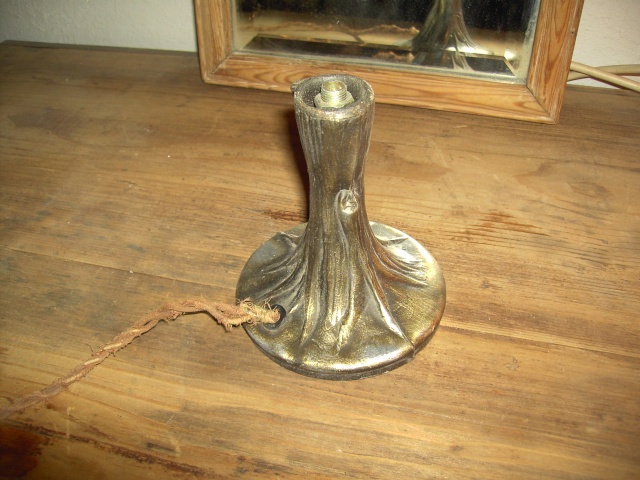 Un pied de lampe en bronze Col11310