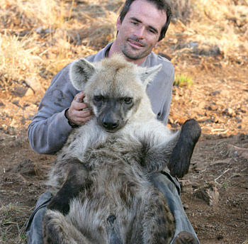 Kevin Richardson  zoologiste et comportementaliste animalier d’exception. Kevin_12