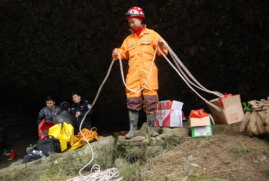 Une opération de spéléo-secours dans le Guizhou (5/2/2009) Dsc_0213