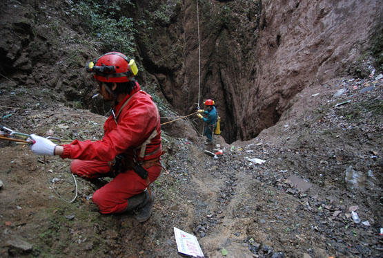 Une opération de spéléo-secours dans le Guizhou (5/2/2009) Dsc_0510