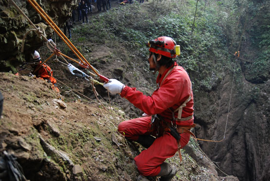 Une opération de spéléo-secours dans le Guizhou (5/2/2009) Dsc_0514