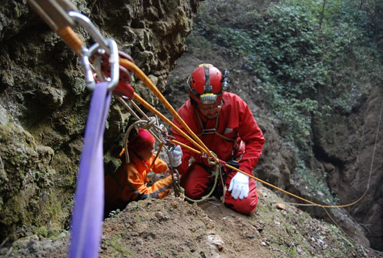 Une opération de spéléo-secours dans le Guizhou (5/2/2009) Dsc_0516