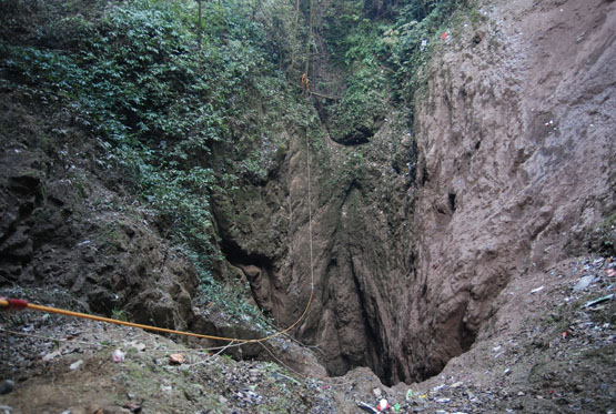 Une opération de spéléo-secours dans le Guizhou (5/2/2009) Dsc_0519