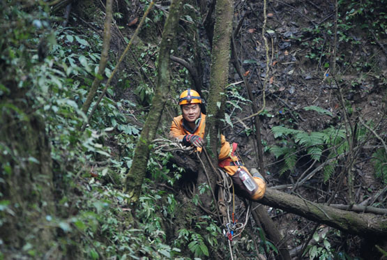 Une opération de spéléo-secours dans le Guizhou (5/2/2009) Dsc_0520