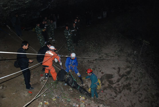 Une opération de spéléo-secours dans le Guizhou (5/2/2009) Dsc_0714