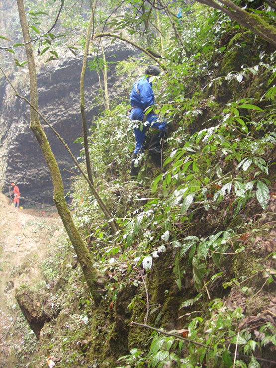 Une opération de spéléo-secours dans le Guizhou (5/2/2009) Ss853114