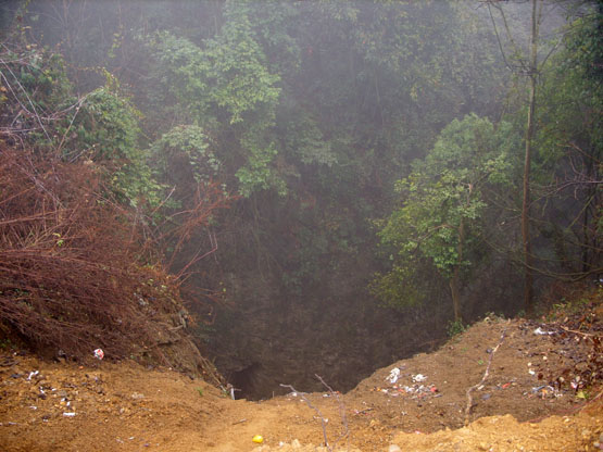 Une opération de spéléo-secours dans le Guizhou (5/2/2009) Ss853128
