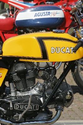 Ducati: Vraiment beau matos.... - Page 3 10032111