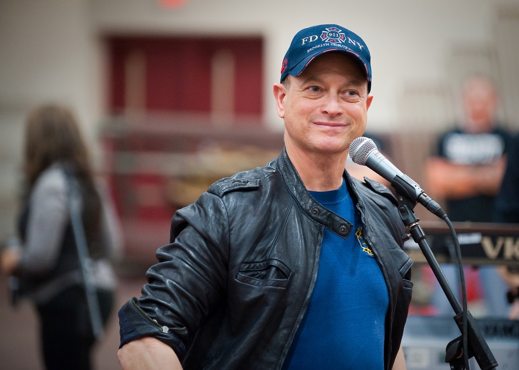 Gary Sinise - Page 23 45999610