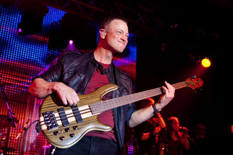 Gary Sinise - Page 26 Garybl14