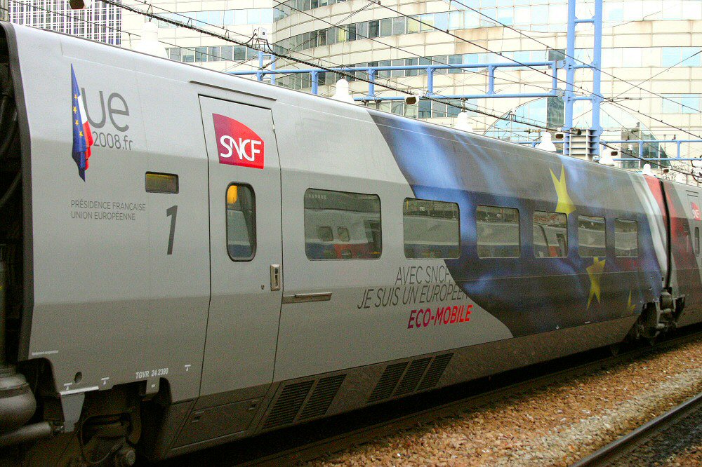 Encore des photos du TGV-A no 390 (Présidence Française) Img_6111