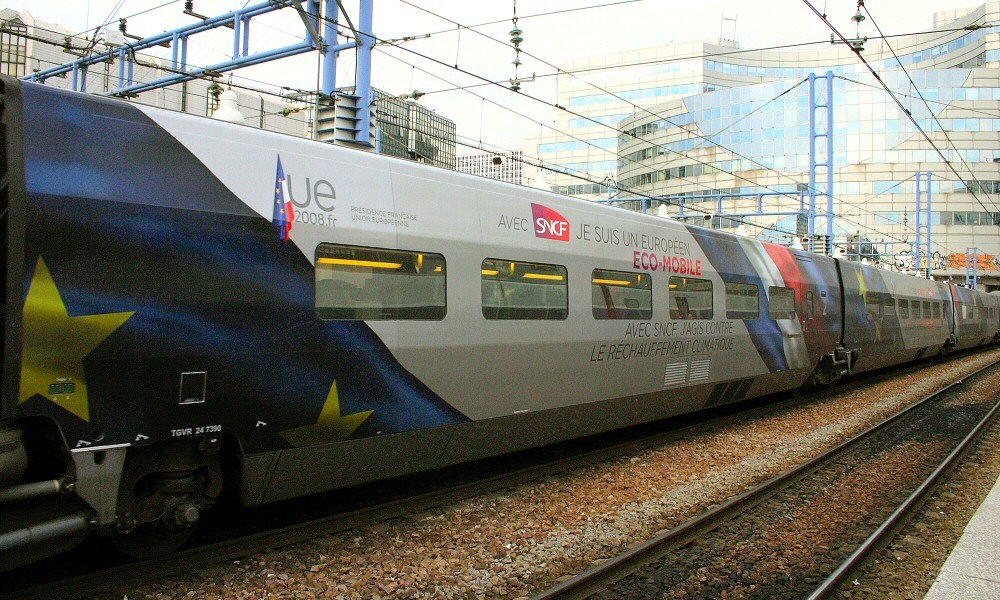Encore des photos du TGV-A no 390 (Présidence Française) Img_6116
