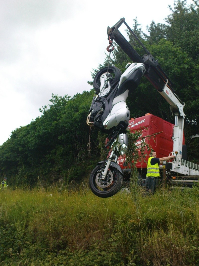 Accident moto : le pilote va bien ! Dsc01016