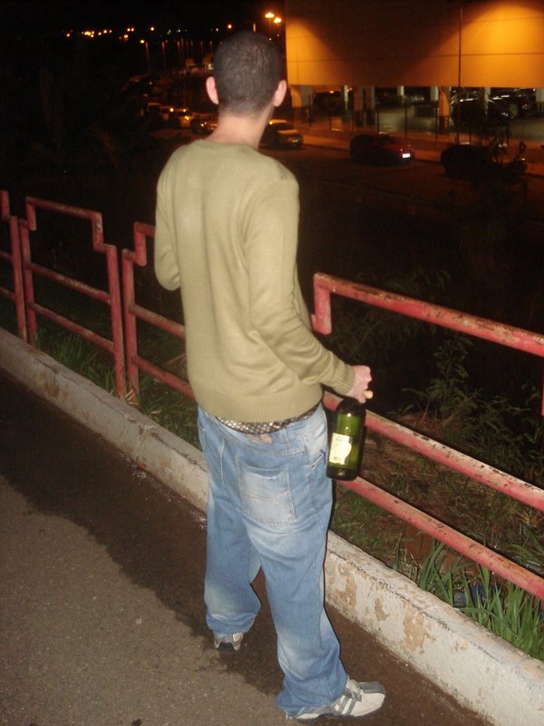 Razão pela qual não se deve misturar cerveja com vinho!!! Crip10