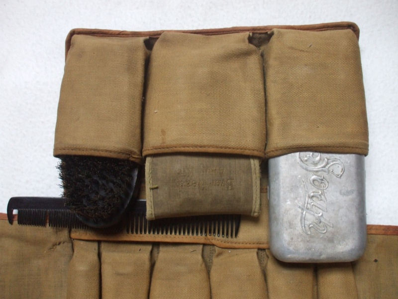 Trousse de Toilette Us ww1 & Porte billet/monnaie. Dscf5721