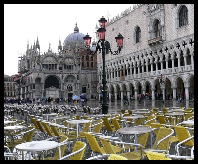 place saint marc sous la pluie Venis141