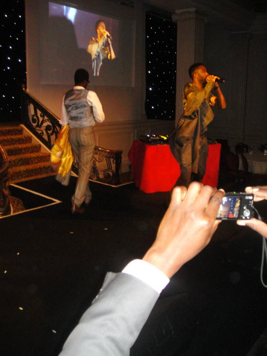 Fally Ipupa a joué ce Samedi a Londres lors d'une fête de charité organisée par Didier Drogba. 15089410