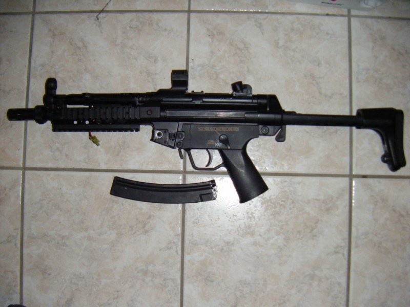 Mp5, glock 19, gilet tactique Dscf0419
