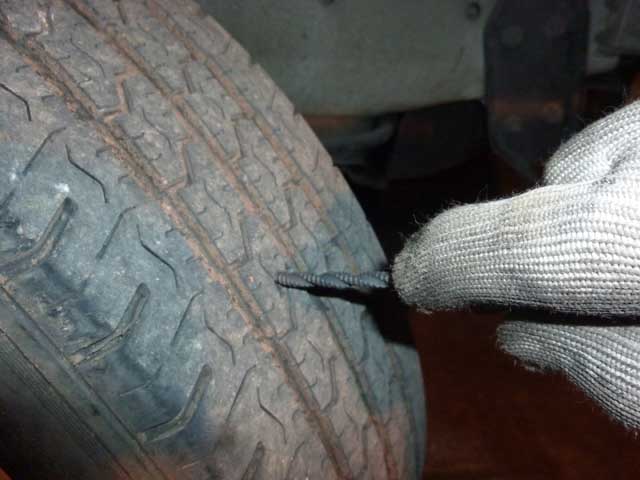 TUTOS.   11 : Bricolage - Réparation d'un pneu Tubeless (principe illustré). Charb P1010421