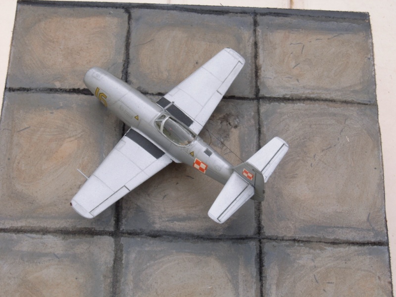YAK 23 Flora 1/72    Special Hobby - Page 4 Finit_31