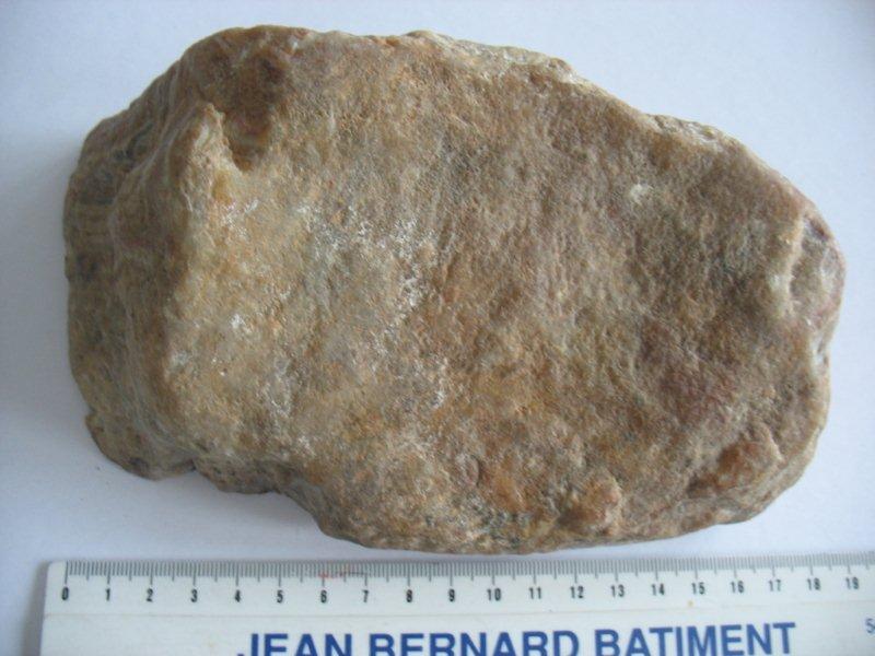 Un beau galet de calcédoine (Inde) Breche10