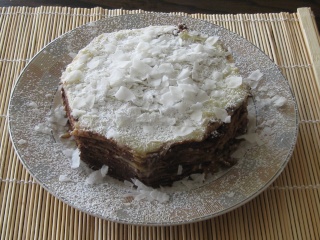 Gâteaux de crêpes chocolat noir et blanc, noix de coco + photos Gateau12