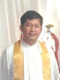 Un prêtre sédévacantiste aux Philippines Therev10
