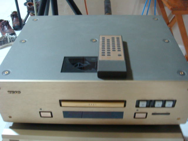 TEAC VRDS-10 CD player (Used) Teac1010