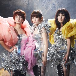 S.H.E to attend Circle Line's opening before their concert at Singapore E341b910